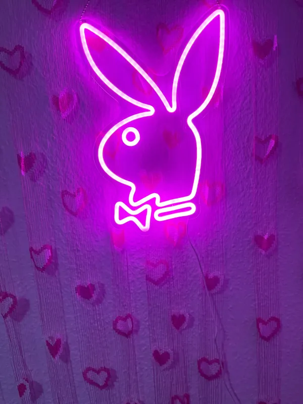 larabttnn onlyfans header image