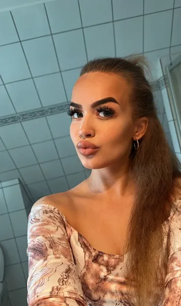 Lilly Malika - Onlyfans