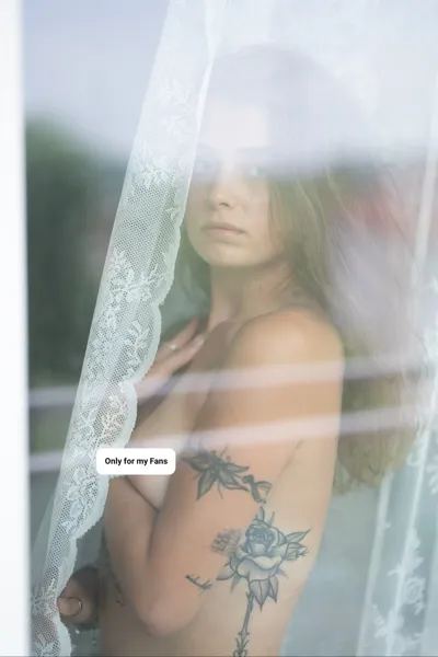 Laura - Onlyfans