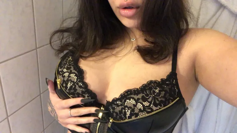 realsusu onlyfans header image